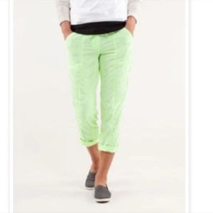 Lulu Lemon 🍋 Street to Studio size 8 Capri neon yellow pants